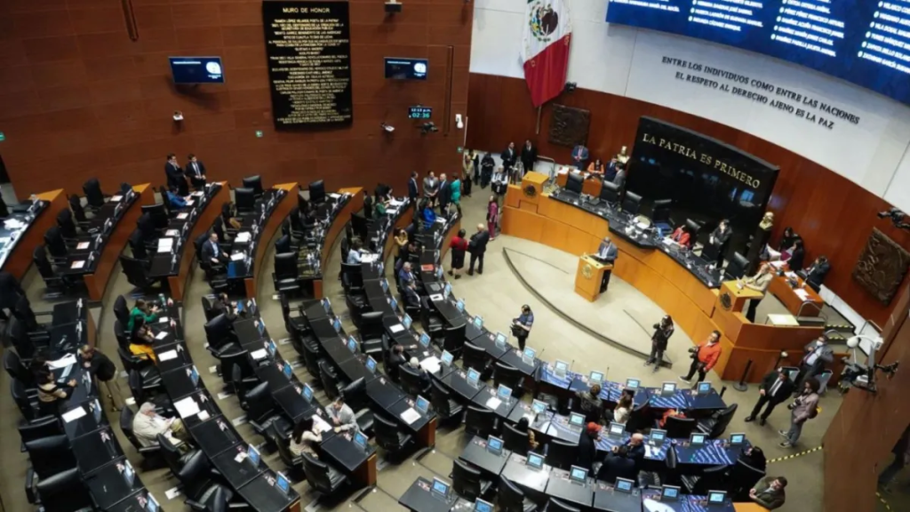 Comisiones del Senado aprueban reforma para regular el trabajo en plataformas digitales.