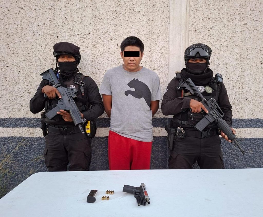 joven armado, Monterrey, colonia Argentina, Policía de Monterrey, patrullaje preventivo, arma asegurada
