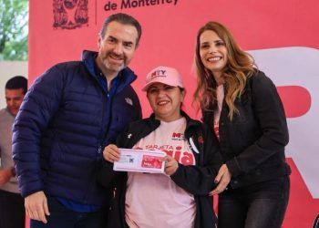 realizan-entrega-masiva-en-parque-españa-de-apoyo-económico