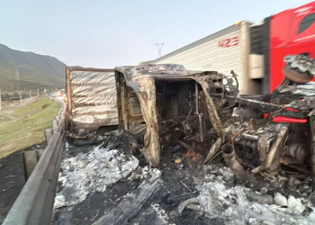 autopista-Monterrey-Saltillo-incendio-tráiler-cierre de vialidad