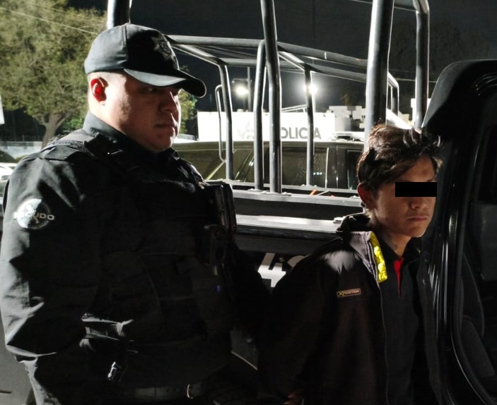 joven es detenido por robo por la policía de monterrey , presuntamente estaría ligado a posibles robos en cumbres