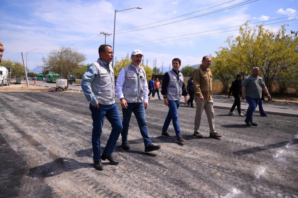 secretarios de municipio recorren la obra de av. no reelección donde estará el nuevo parque lineal
