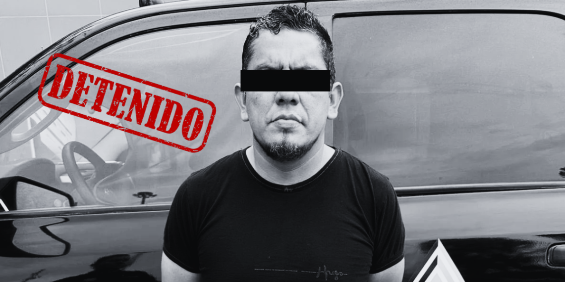 Man with a black bar over his eyes stands in front of a dark SUV; a red 'DETENIDO' stamp overlaying the image indicates detention.